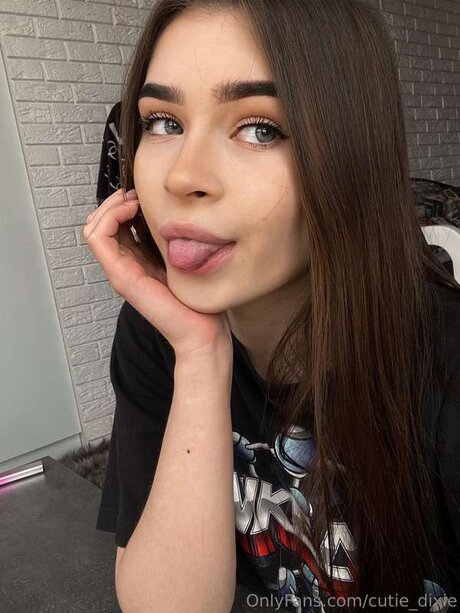 Cutie Dixie naked actress img