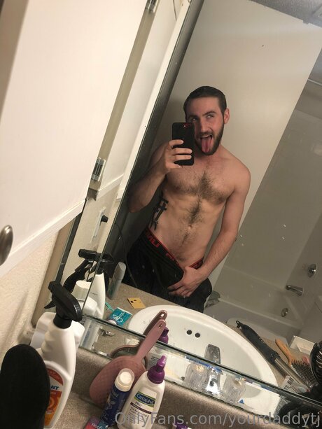 Yourdaddytj nude pornstar img