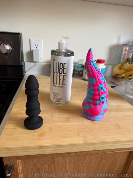 Naughty Neighbours Tease free pornstar pics