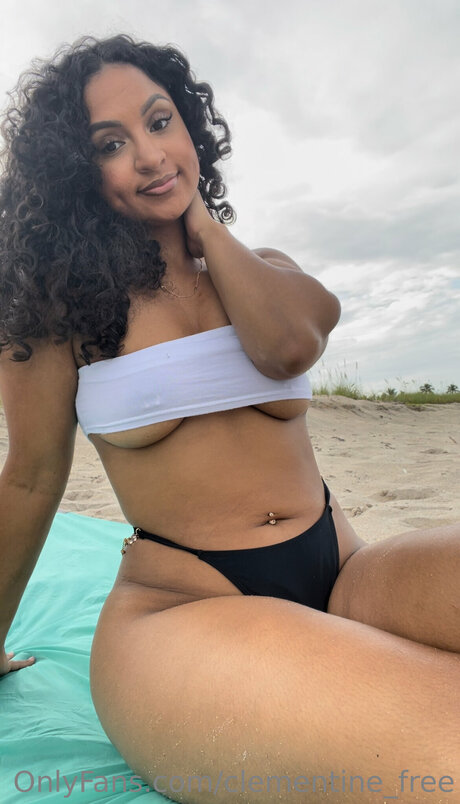 Clementine Free model exclusive photos