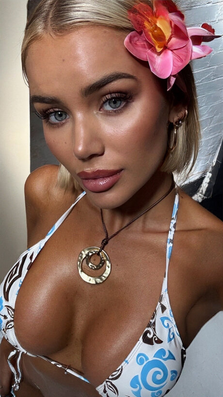 Baby Julz pornstar naked img