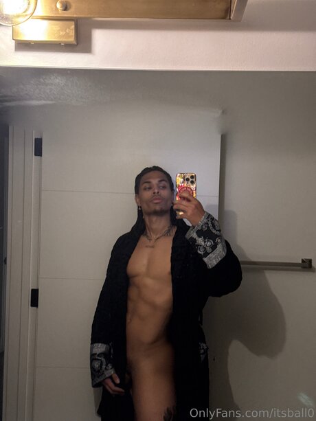 Itsball0 sexy model pic