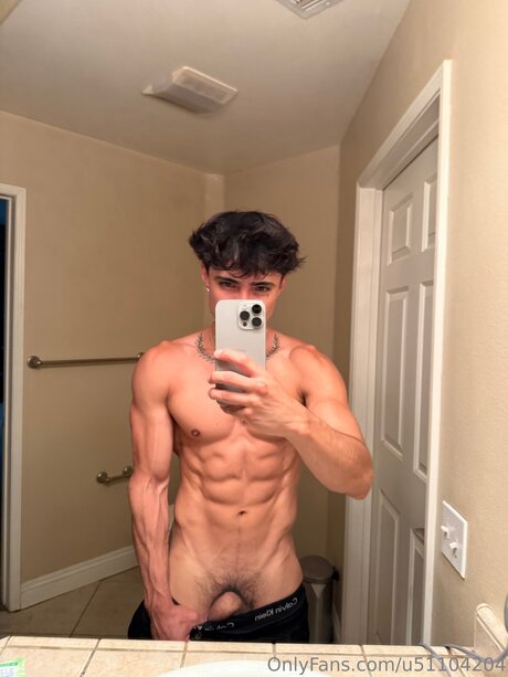 U51104204 naked pornstar pic