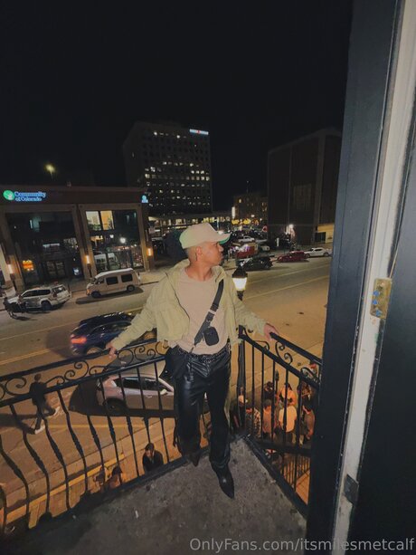 Itsmilesmetcalf art model pics