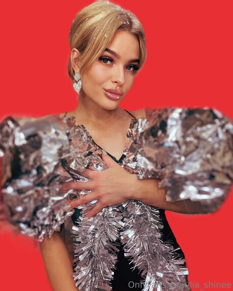 Shine Lia model nice photo