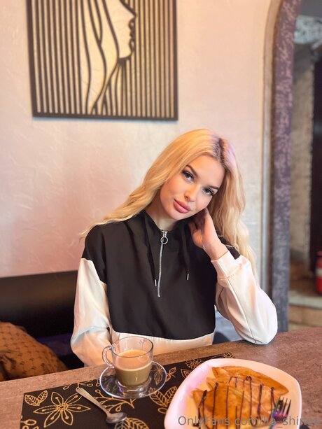 Shine Lia nude star photos