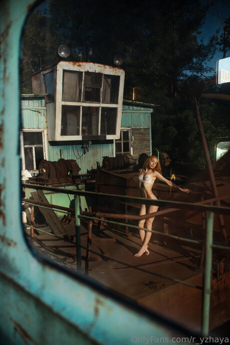 R Yzhaya top star img