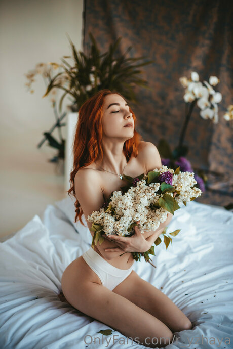 R Yzhaya model beautiful image