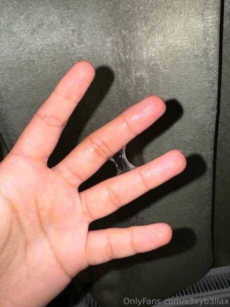 S3xyb3llax pretty model image