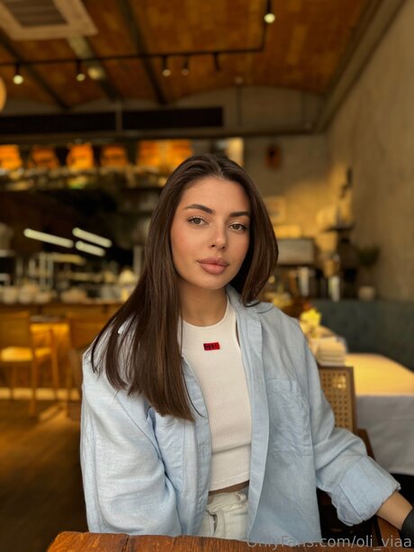 Oli Viaa naked model photos