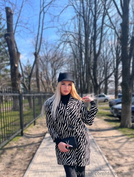 Daisy Cutie model nude archive