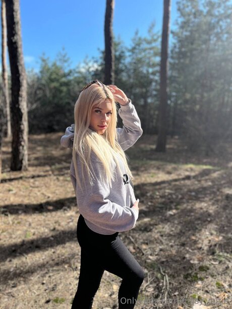 Daisy Cutie hd actress pic