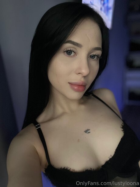 Lustyloona xxx model photos