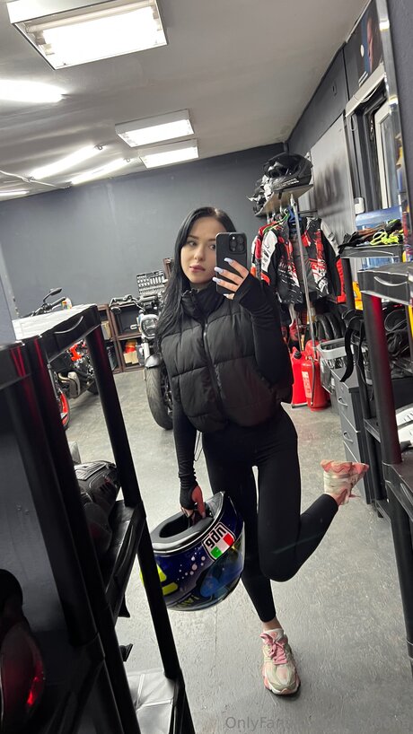 Lustyloona model hd photo