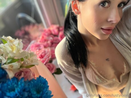 Lustyloona model images