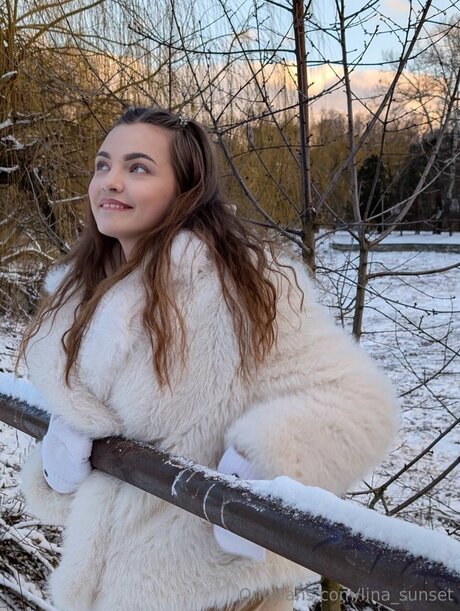 Lina Sunset beautiful star pics