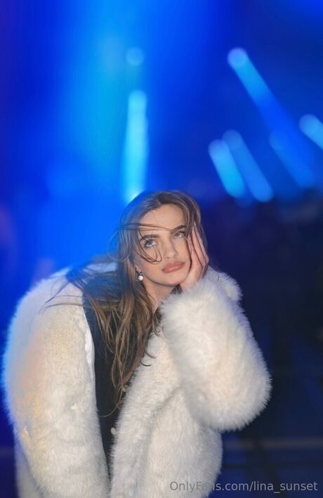 Lina Sunset top star img