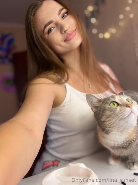 Lina Sunset exclusive model picture