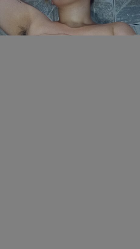 Lulu Hot Babe pornstar erotic galleries