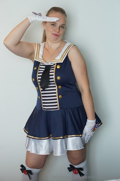 Deadssandrafree top star pic