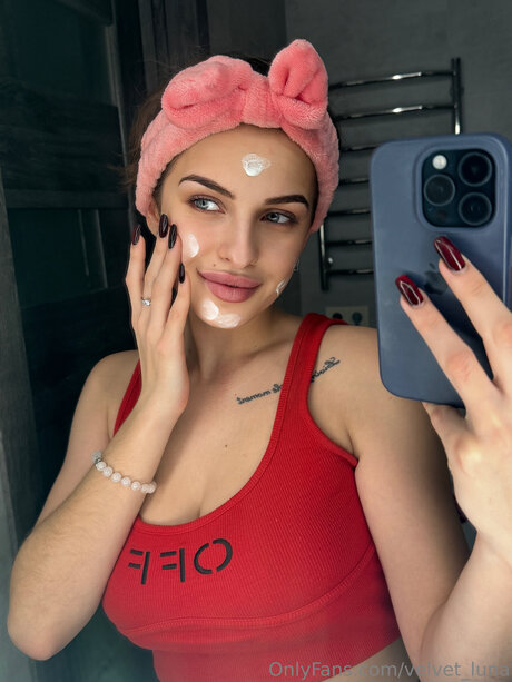 Velvet Luna model erotic photos