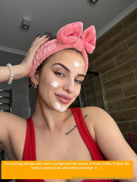 Velvet Luna hd pornstar photos