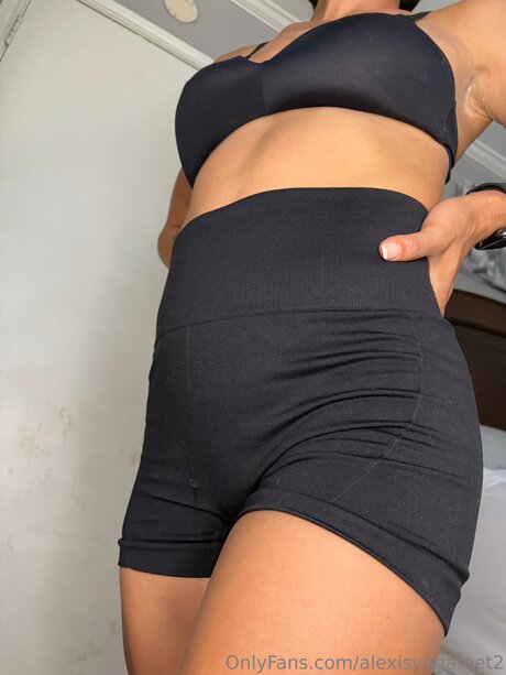 Alexisyogafeet2 porn model img