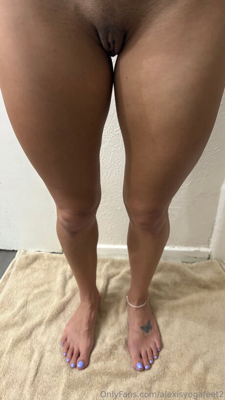 Alexisyogafeet2 exclusive pornstar images