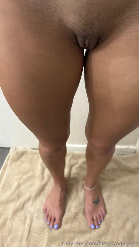 Alexisyogafeet2 perfect model pics