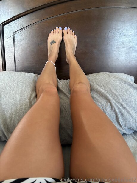 Alexisyogafeet2 erotic pornstar pic