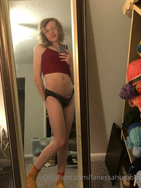 Fanessahumble star sexy pics