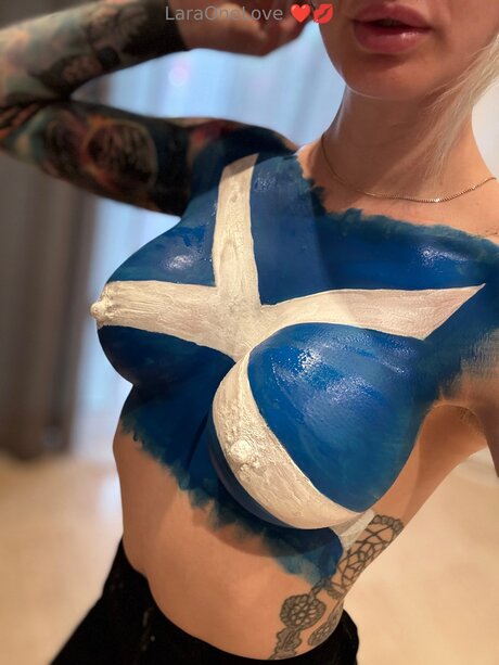 Lara Belle sex model picture