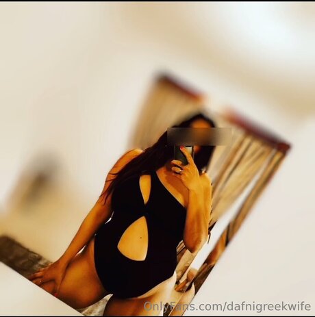 Dafniamaturewife naked model pics