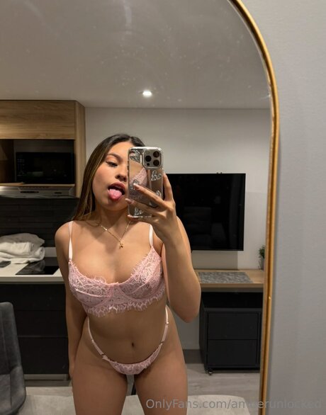 Amberunlocked beautiful model pics