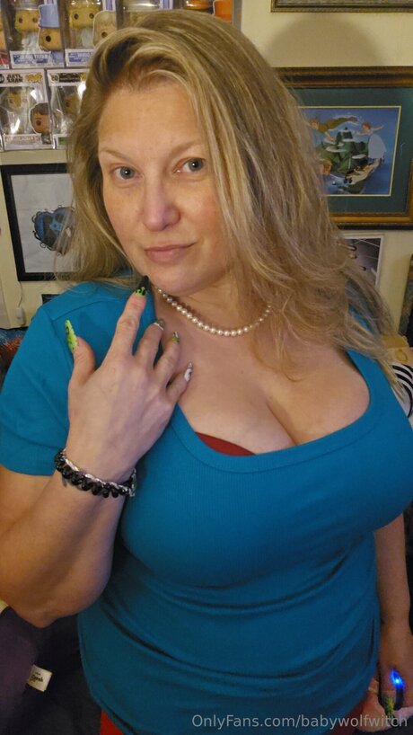 Babywolfwitch model sexy img