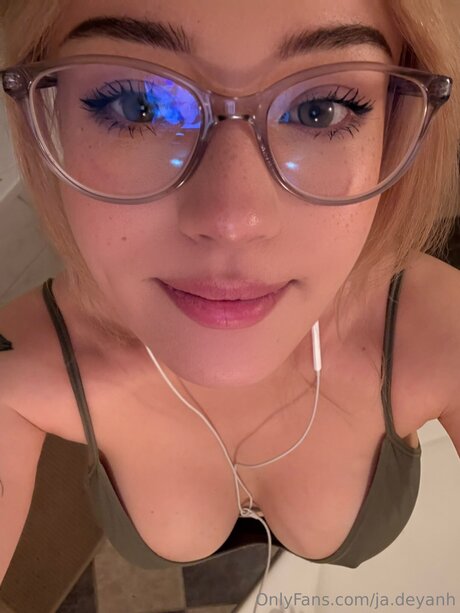 Ja Deyanh star hot photo