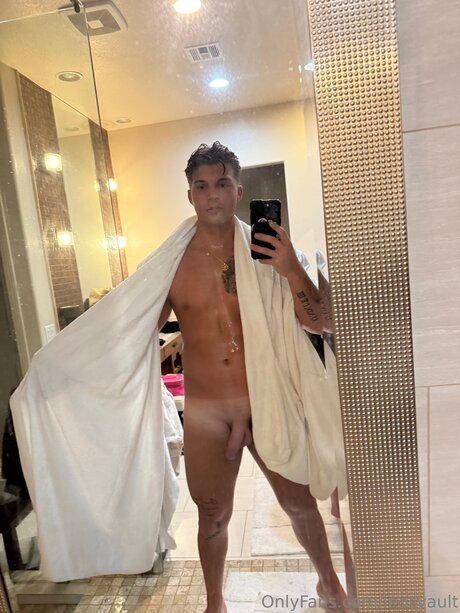 Leosvault naked star picture