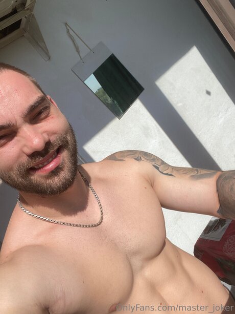 Master Joker naked model picture