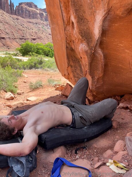 S1monpetrikov adult model photo