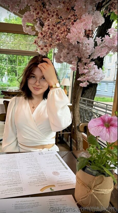 Mia Ts Free model perfect pic