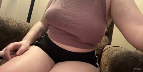 petite asian onlyfans hot image