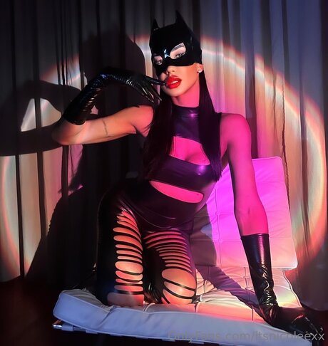 Itsnicoleexx model naked images