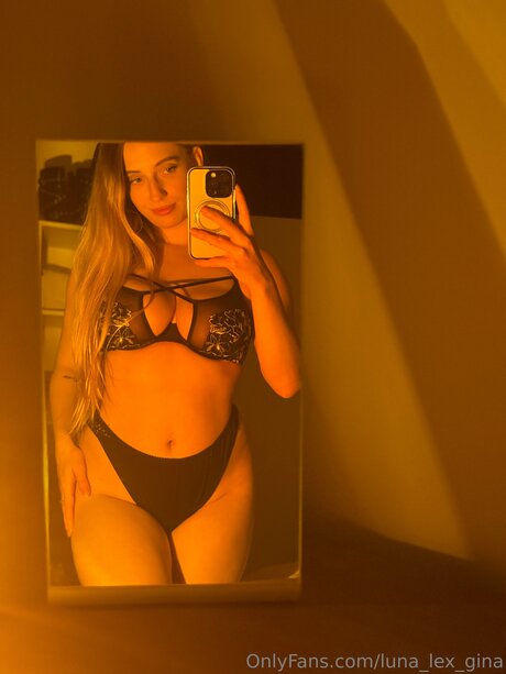 Luna Lex Gina hot star img