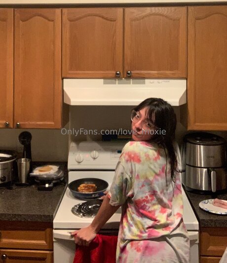 Love Moxie beautiful actress image