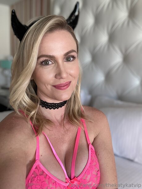 Thekatykatvip nude pornstar archive