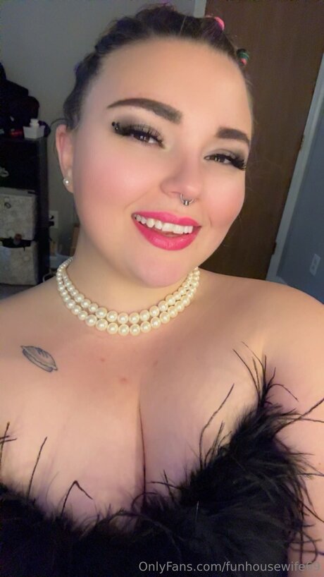 Funhousewife69 model art images