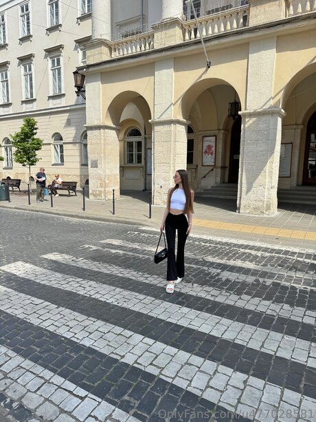 Karina Paw nice actress images