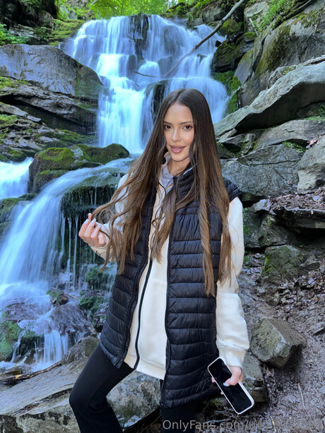 Karina Paw star high quality pictures