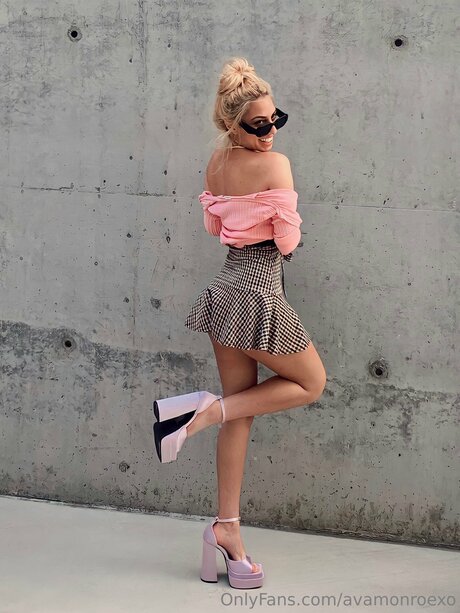 Avaswrldxoxo model perfect img