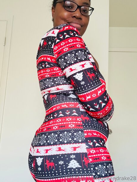 Queendrake28 model nude image